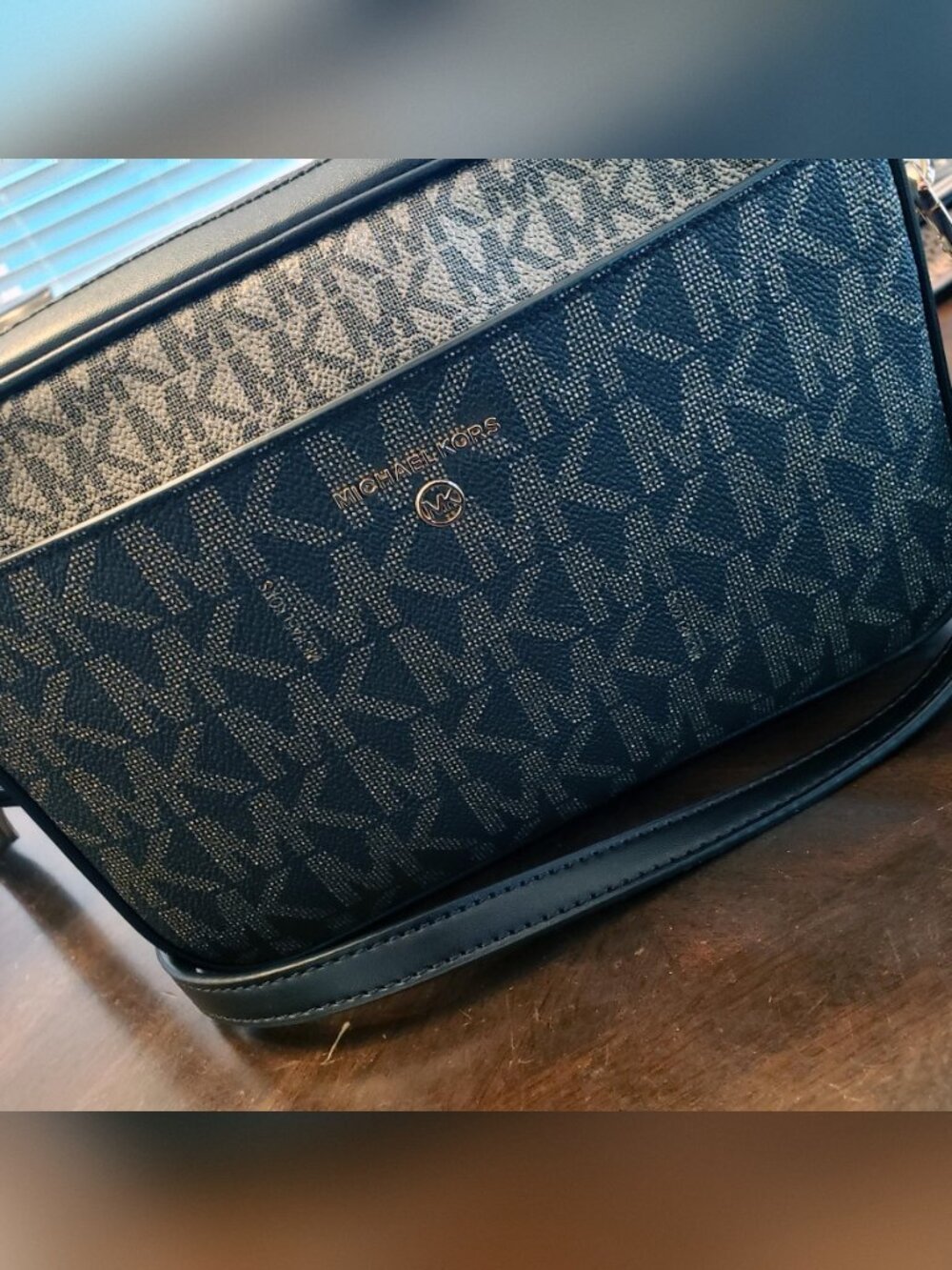 Michael Kors Jet Set Charm East West Camera Crossbody Black/Gold HARD TO FIND